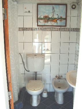 Badezimmer mit Duschbad