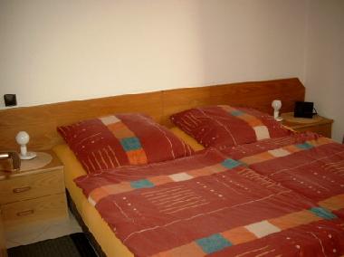 Schlafzimmer mit Doppelbett