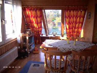 Balkonzimmer mit Fr�hst�ckstisch und Spielecke