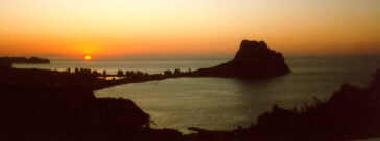 Blick vom Grundst�ck �ber Calpe bei aufgehender Sonne