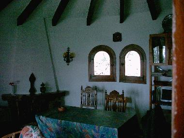 Wohnzimmer im 3. Geschoss mit Kamin und Essgruppe