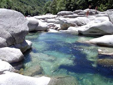 Klare Badeb�che in wildromantischer Natur