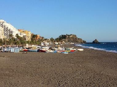 Playa San Cirstobal im Zentrum von Almunecar.