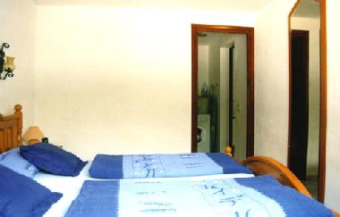 Schlafzimmer mit Doppelbett