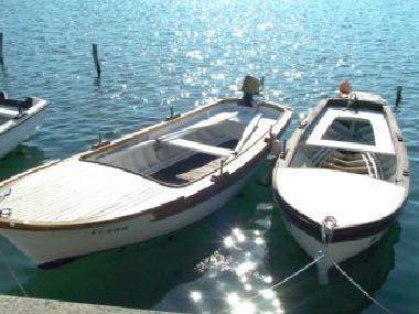 Klares Wasser und saubere Bote