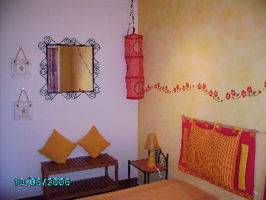 das 2. der drei Schlafzimmer