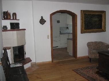 Wohnzimmer mit Heizkamin.