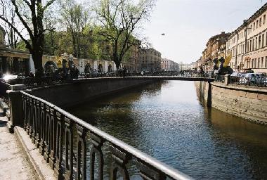 wir sind im Haus rechts im Bild!