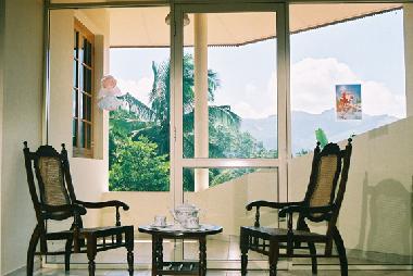 Balkon mit Blick auf die Berge