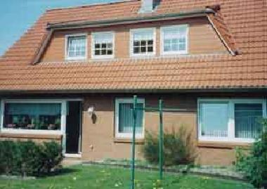 Garten und Terrasse der Ferienwohnung A in Ferienhaus 1