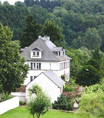 Haus mit Garten (2000 m2)