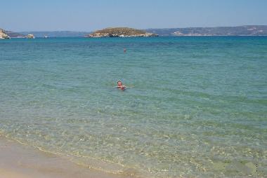 Kleinkind -geeigneter sehr flacher Strand