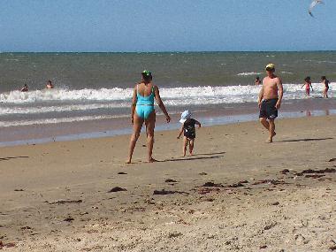 Auch Familien f�hlen sich hier am Strand wohl, Freiheit f�r alle