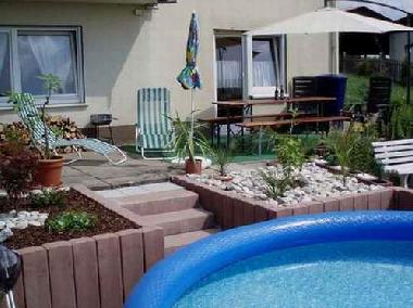 Terrasse mit Pool und traumhafter Aussicht