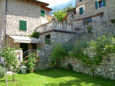 Garten mit Ausblick der Terasse