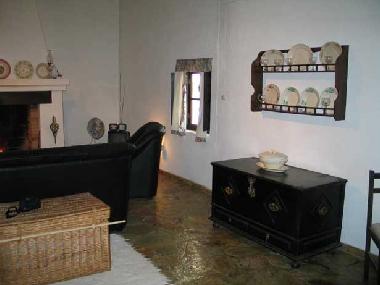 Gediegenes l�ndlich-antikes Interieur