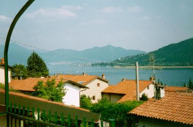 Blick vom Grundst�ck auf den See
