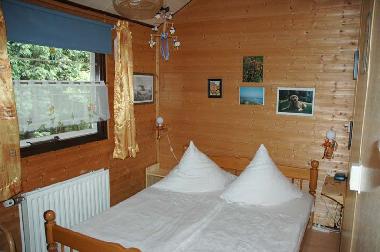 Schlafzimmer Bett 1,80 x 1,90m
