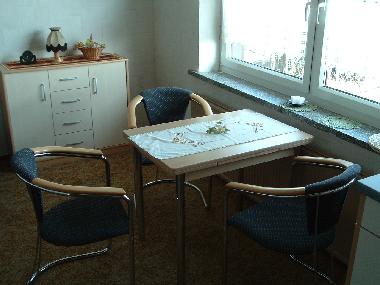 Sitzgelegenheit in der K�che mit Blick auf das Gebirge