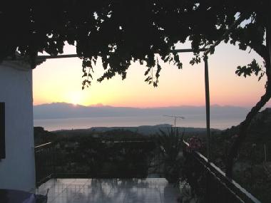 Blick von Terasse aufs Meer und Mani (Halbinsel)