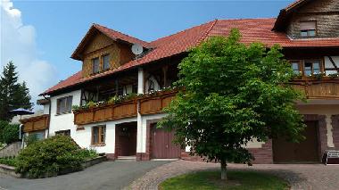Vorderansicht des Hauses der Familie Herrmann