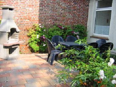 Terrasse mit Grill und Gartenm�beln