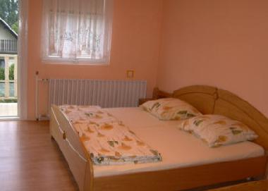 Doppelzimmer mit Bad und Balkon im 2 Familienhaus.