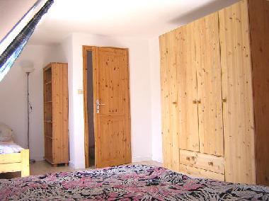 Schlafzimmer mit Doppelbett, 1 Einzelbett, Schrank, Solarium