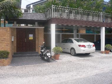 Auenansicht/Eingangsbereich mit Carport