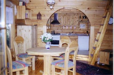 Essecke mit Durchgang zur Kche im Hintergrund