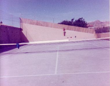 Eigener Tennisplatz zur kostenlosen Nutzung