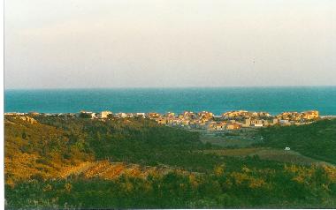 Blick aus dem Clape-Massive auf Narbonne-Plage und das Mittelmee