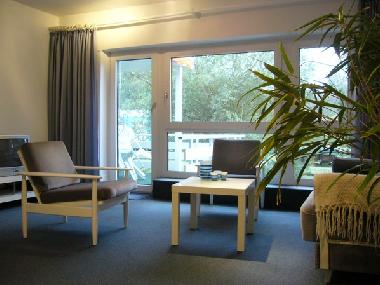 Das Wohnzimmer mit Balkon