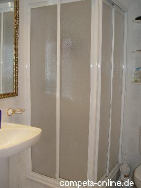 Kleines Bad mit Dusche