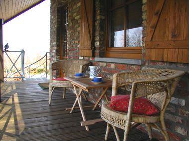 Sitzplatz auf dem Balkon im Westen