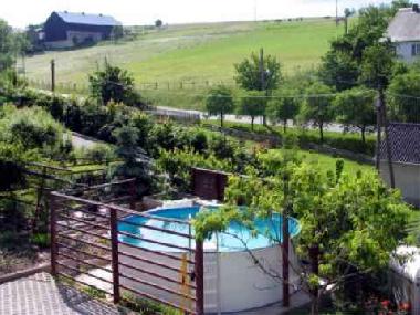 Pool mit Gartendusche