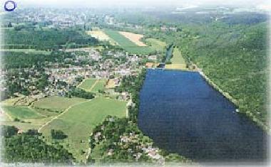 Stausee Obermaubach; das Haus liegt links oben
