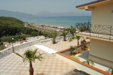 Blick vom Balkon oder Terasse auf das Meer