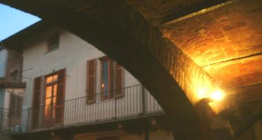 Balkon des Apartments und hinten eine kleine Terrasse