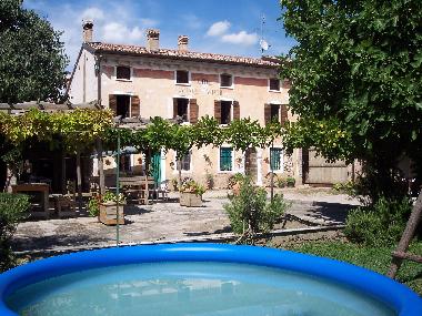 Bauernhaus mit kinderpool