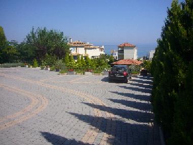 mit mediterranem Flair und traumhaften Garten