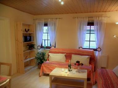 Wohnzimmer mit Sitzecke und sep. Essplatz