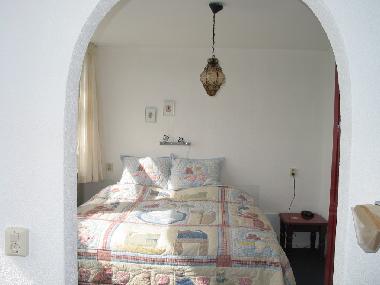 Herrliche Bette in helle, saubere Zimmer