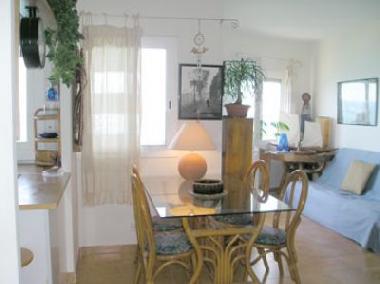 WOHNZIMMER MIT SCHLAFSOFA