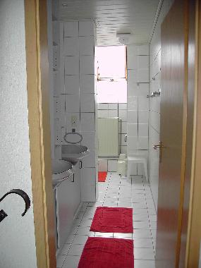 1.Etage Bad mit zwei Waschbecken und einer Gro�en Dusche