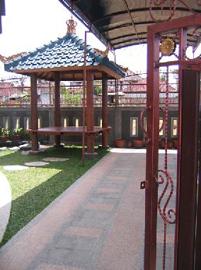 Einfahrt/Kfz-Stellplatz / Driveway/Parking-lot