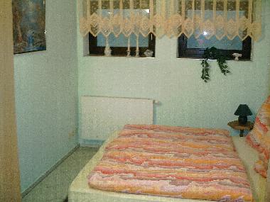 Schlafzimmer mit Doppelbett