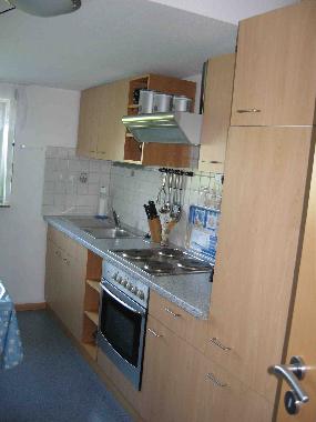 die gut ausgestattete K�che mit Essplatz f�r 4 Personen