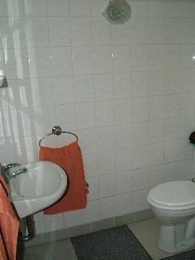 Das Bad mit Dusche - Handt�cher inkl.