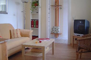 Wohnzimmer mit Blick in den Flur